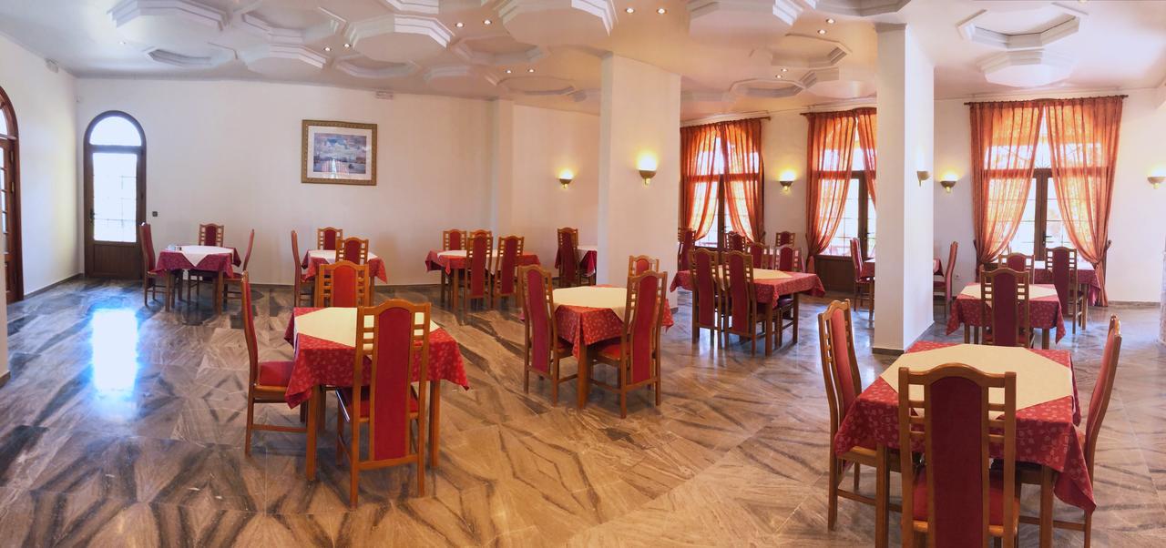 Regina Hotel Vasilátika Eksteriør billede